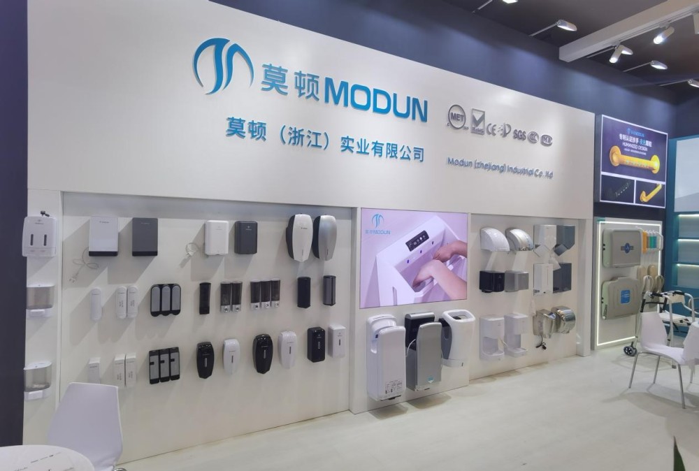 Modun stellt auf der 139. Canton Fair komplette kommerzielle Badezimmerunterstützungssysteme vor